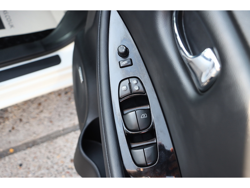 Nissan 30kWh Tekna Hatchback 5dr Electric Auto (109 bhp) 92-96 Mitcham Road