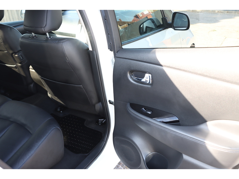 Nissan 30kWh Tekna Hatchback 5dr Electric Auto (109 bhp) 92-96 Mitcham Road
