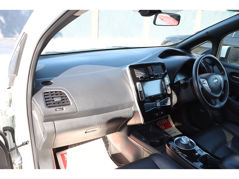 Nissan 30kWh Tekna Hatchback 5dr Electric Auto (109 bhp) 92-96 Mitcham Road