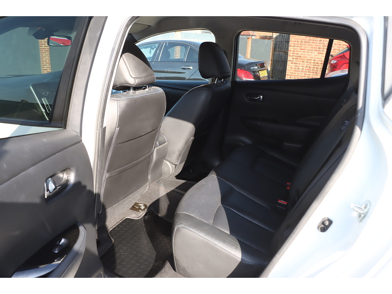 Nissan 30kWh Tekna Hatchback 5dr Electric Auto (109 bhp) 92-96 Mitcham Road