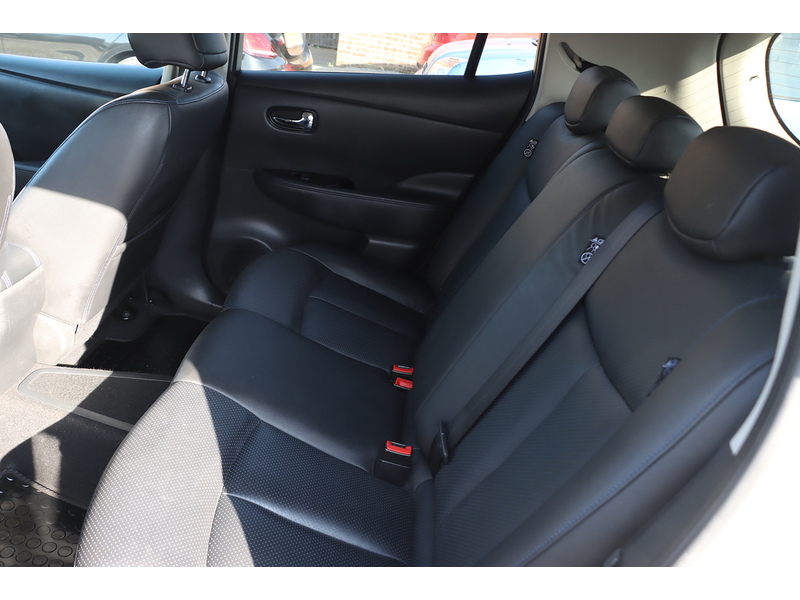 Nissan 30kWh Tekna Hatchback 5dr Electric Auto (109 bhp) 92-96 Mitcham Road