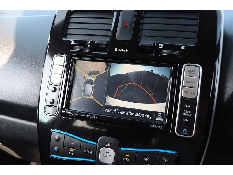 Nissan 30kWh Tekna Hatchback 5dr Electric Auto (109 bhp) 92-96 Mitcham Road