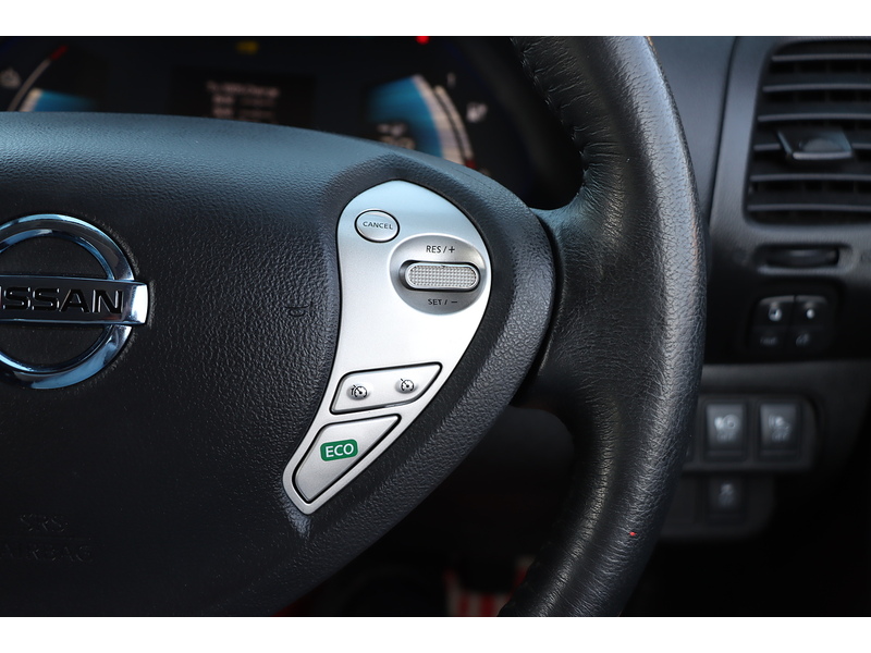 Nissan 30kWh Tekna Hatchback 5dr Electric Auto (109 bhp) 92-96 Mitcham Road