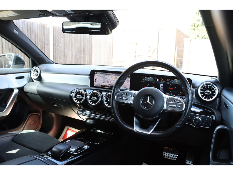 Mercedes-Benz A200 1.3 AMG LINE (PREMIUM) HATCHBACK 5DR PETROL 7G-DCT AUTO HEATED SEATS SAT NAV BLUETOOTH DAB STEREO REAR CAMERA PARKING AIDS ONLY 77000 MILES FSH 72-74 Mitcham Road