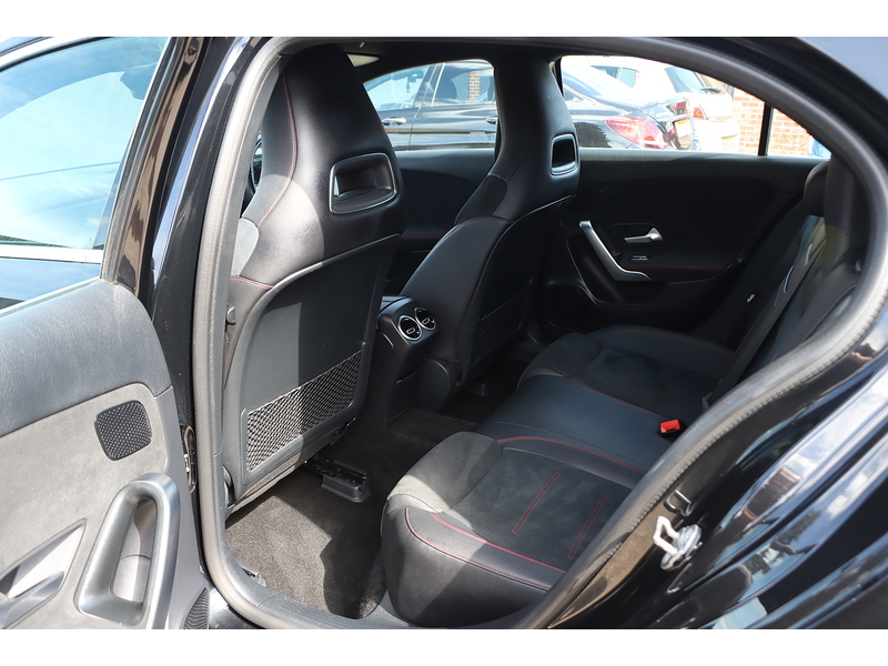 Mercedes-Benz A200 1.3 AMG LINE (PREMIUM) HATCHBACK 5DR PETROL 7G-DCT AUTO HEATED SEATS SAT NAV BLUETOOTH DAB STEREO REAR CAMERA PARKING AIDS ONLY 77000 MILES FSH 72-74 Mitcham Road