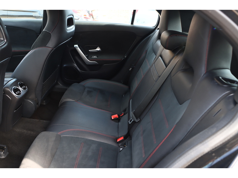 Mercedes-Benz A200 1.3 AMG LINE (PREMIUM) HATCHBACK 5DR PETROL 7G-DCT AUTO HEATED SEATS SAT NAV BLUETOOTH DAB STEREO REAR CAMERA PARKING AIDS ONLY 77000 MILES FSH 72-74 Mitcham Road