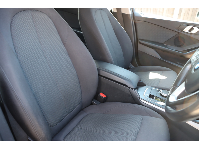 BMW 118I 1.5 SE HATCHBACK 5DR PETROL DCT AUTO SAT NAV BLUETOOTH DAB STEREO PARKING AIDS JUST 2 OWNERS ONLY 63000 MILES FSH 5 SERVICES NO ULEZ CHARGE 92-96 Mitcham Road