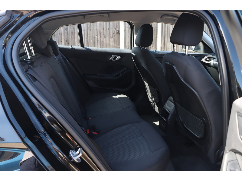 BMW 118I 1.5 SE HATCHBACK 5DR PETROL DCT AUTO SAT NAV BLUETOOTH DAB STEREO PARKING AIDS JUST 2 OWNERS ONLY 63000 MILES FSH 5 SERVICES NO ULEZ CHARGE 92-96 Mitcham Road