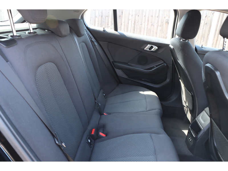 BMW 118I 1.5 SE HATCHBACK 5DR PETROL DCT AUTO SAT NAV BLUETOOTH DAB STEREO PARKING AIDS JUST 2 OWNERS ONLY 63000 MILES FSH 5 SERVICES NO ULEZ CHARGE 92-96 Mitcham Road