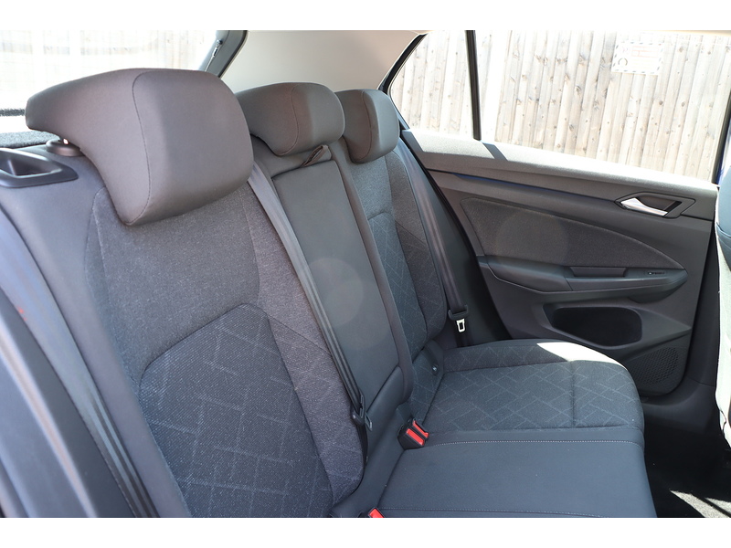 Volkswagen 1.0 TSI LIFE HATCHBACK 5DR PETROL MANUAL SATELLITE NAVIGATION BLUETOOTH DAB STEREO PARKING AIDS JUST 1 OWNER FROM ONLY 12000 MILES FSH NO ULEZ CHARGE 92-96 Mitcham Road