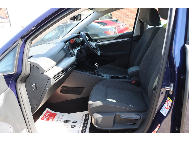 Volkswagen 1.0 TSI LIFE HATCHBACK 5DR PETROL MANUAL SATELLITE NAVIGATION BLUETOOTH DAB STEREO PARKING AIDS JUST 1 OWNER FROM ONLY 12000 MILES FSH NO ULEZ CHARGE 92-96 Mitcham Road