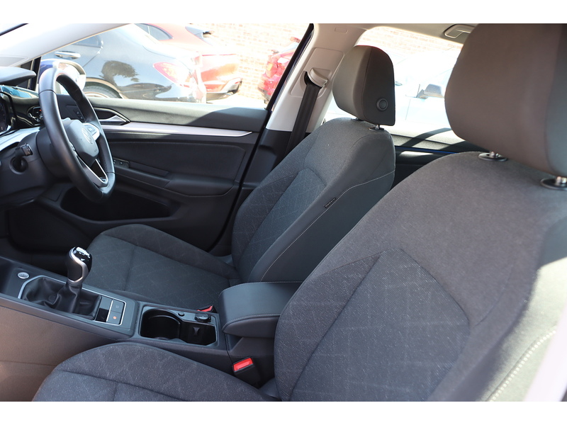 Volkswagen 1.0 TSI LIFE HATCHBACK 5DR PETROL MANUAL SATELLITE NAVIGATION BLUETOOTH DAB STEREO PARKING AIDS JUST 1 OWNER FROM ONLY 12000 MILES FSH NO ULEZ CHARGE 92-96 Mitcham Road