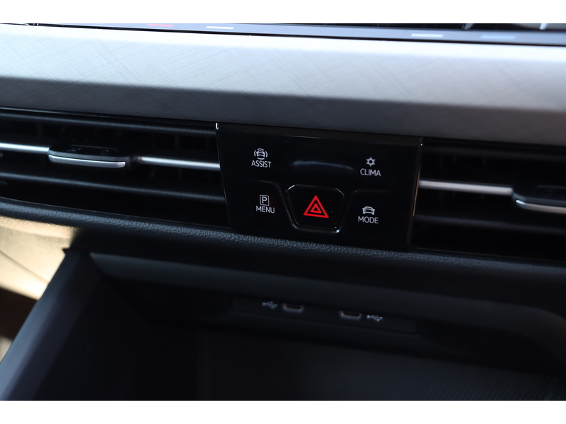 Volkswagen 1.0 TSI LIFE HATCHBACK 5DR PETROL MANUAL SATELLITE NAVIGATION BLUETOOTH DAB STEREO PARKING AIDS JUST 1 OWNER FROM ONLY 12000 MILES FSH NO ULEZ CHARGE 92-96 Mitcham Road