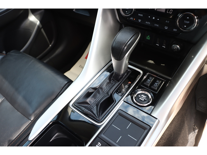 Mitsubishi 1.5T FIRST EDITION SUV 5DR PETROL CVT 4WD AUTO SUNROOF HEATED SEATS SATNAV BLUETOOTH DAB STEREO APPLE CARPLAY REAR CAMERA PARKING AIDS 57000 MILES FSH 92-96 Mitcham Road