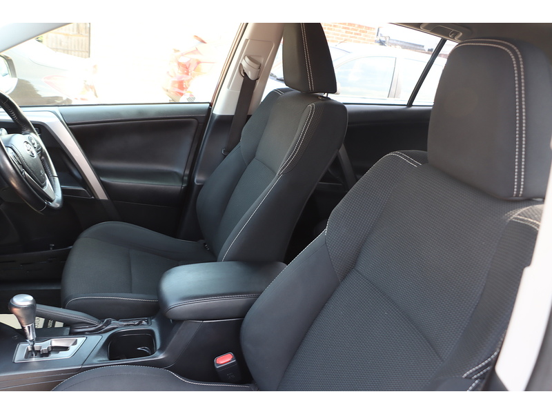 Toyota 2.5 VVT-H BUSINESS EDITION PLUS SUV 5DR PETROL HYBRID CVT AUTO SAT NAV BLUETOOTH REAR CAMERA PARKING AIDS 2 OWNERS 86000 MILES FSH 9 SERVICES £35 TAX 72-74 Mitcham Road