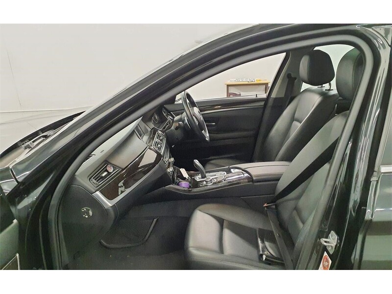 BMW 520I 2.0 SE SALOON 4 DOOR AUTOMATIC ONLY 53000 MILES SAT NAV SUNROOF REAR CAM NO ULEZ CHARGE 72-74 Mitcham Road