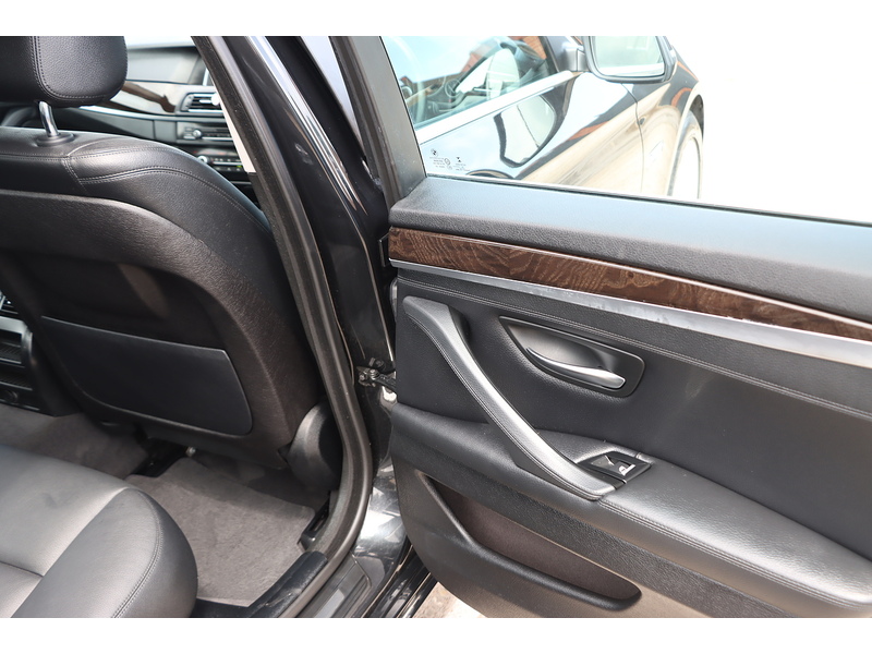 BMW 520I 2.0 SE SALOON 4 DOOR PETROL AUTO SUNROOF BLUETOOTH STEREO CD PLAYER REAR CAMERA PARKING AIDS ONLY 53000 MILES SH NO ULEZ CHARGE 92-96 Mitcham Road