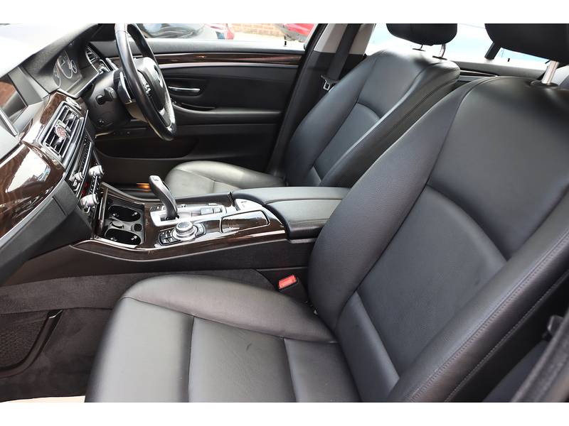 BMW 520I 2.0 SE SALOON 4 DOOR PETROL AUTO SUNROOF BLUETOOTH STEREO CD PLAYER REAR CAMERA PARKING AIDS ONLY 53000 MILES SH NO ULEZ CHARGE 92-96 Mitcham Road
