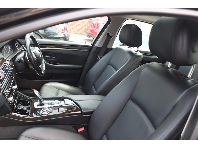 BMW 520I 2.0 SE SALOON 4 DOOR PETROL AUTO SUNROOF BLUETOOTH STEREO CD PLAYER REAR CAMERA PARKING AIDS ONLY 53000 MILES SH NO ULEZ CHARGE 92-96 Mitcham Road
