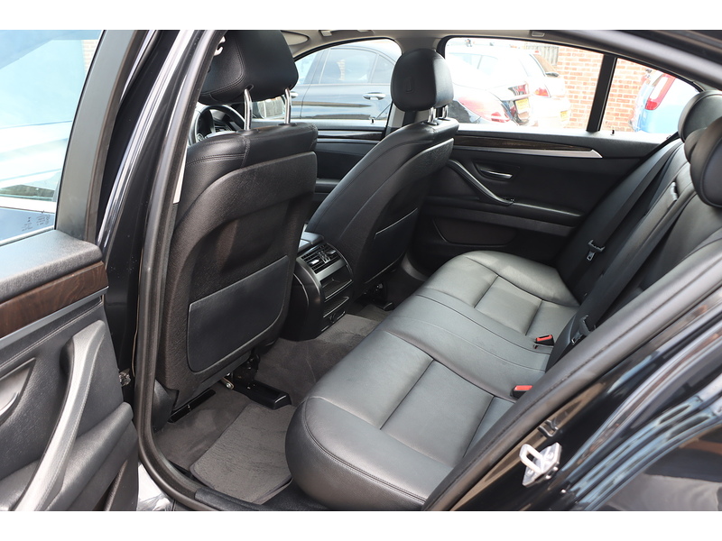 BMW 520I 2.0 SE SALOON 4 DOOR PETROL AUTO SUNROOF BLUETOOTH STEREO CD PLAYER REAR CAMERA PARKING AIDS ONLY 53000 MILES SH NO ULEZ CHARGE 92-96 Mitcham Road
