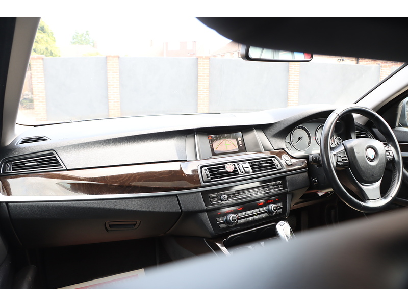 BMW 520I 2.0 SE SALOON 4 DOOR PETROL AUTO SUNROOF BLUETOOTH STEREO CD PLAYER REAR CAMERA PARKING AIDS ONLY 53000 MILES SH NO ULEZ CHARGE 92-96 Mitcham Road