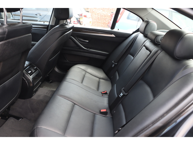 BMW 520I 2.0 SE SALOON 4 DOOR PETROL AUTO SUNROOF BLUETOOTH STEREO CD PLAYER REAR CAMERA PARKING AIDS ONLY 53000 MILES SH NO ULEZ CHARGE 92-96 Mitcham Road