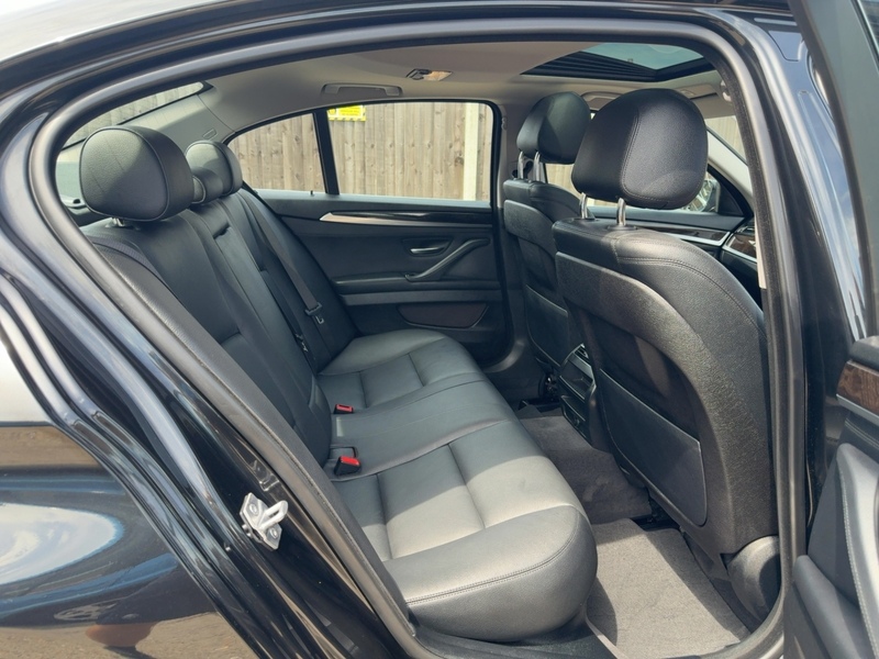 BMW 520I 2.0 SE SALOON 4 DOOR PETROL AUTO SUNROOF BLUETOOTH STEREO CD PLAYER REAR CAMERA PARKING AIDS ONLY 53000 MILES SH NO ULEZ CHARGE 92-96 Mitcham Road