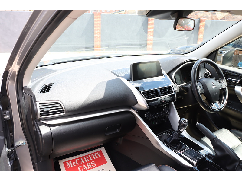 Mitsubishi 1.5T 4 SUV 5DR PETROL MANUAL SUNROOF HEATED SEATS SATNAV BLUETOOTH DAB RADIO APPLE CARPLAY REAR CAMERA PARKING AIDS ONLY 68000 MILES SH NO ULEZ CHARGE 92-96 Mitcham Road