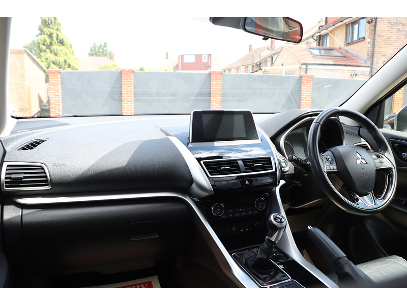 Mitsubishi 1.5T 4 SUV 5DR PETROL MANUAL SUNROOF HEATED SEATS SATNAV BLUETOOTH DAB RADIO APPLE CARPLAY REAR CAMERA PARKING AIDS ONLY 68000 MILES SH NO ULEZ CHARGE 92-96 Mitcham Road