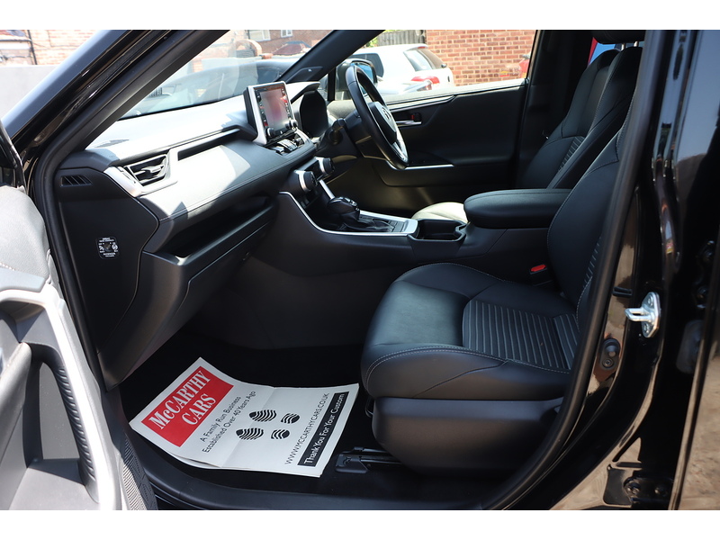 Toyota 2.5 VVT-H BLACK EDITION SUV 5DR PETROL HYBRID CVT AUTO HEATED SEATS SAT NAV BLUETOOTH DAB STEREO APPLE CARPLAY REAR CAMERA JUST 1 OWNER 62000 MILES SH 72-74 Mitcham Road