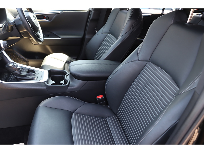 Toyota 2.5 VVT-H BLACK EDITION SUV 5DR PETROL HYBRID CVT AUTO HEATED SEATS SAT NAV BLUETOOTH DAB STEREO APPLE CARPLAY REAR CAMERA JUST 1 OWNER 62000 MILES SH 72-74 Mitcham Road