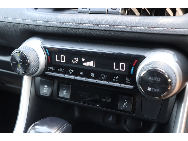 Toyota 2.5 VVT-H BLACK EDITION SUV 5DR PETROL HYBRID CVT AUTO HEATED SEATS SAT NAV BLUETOOTH DAB STEREO APPLE CARPLAY REAR CAMERA JUST 1 OWNER 62000 MILES SH 72-74 Mitcham Road