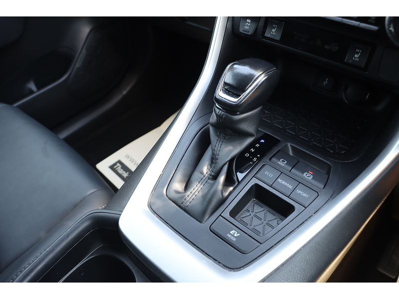 Toyota 2.5 VVT-H BLACK EDITION SUV 5DR PETROL HYBRID CVT AUTO HEATED SEATS SAT NAV BLUETOOTH DAB STEREO APPLE CARPLAY REAR CAMERA JUST 1 OWNER 62000 MILES SH 72-74 Mitcham Road