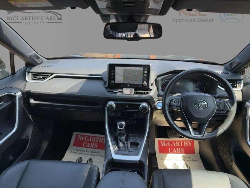 Toyota 2.5 VVT-H BLACK EDITION SUV 5DR PETROL HYBRID CVT AUTO HEATED SEATS SAT NAV BLUETOOTH DAB STEREO APPLE CARPLAY REAR CAMERA JUST 1 OWNER 62000 MILES SH 72-74 Mitcham Road