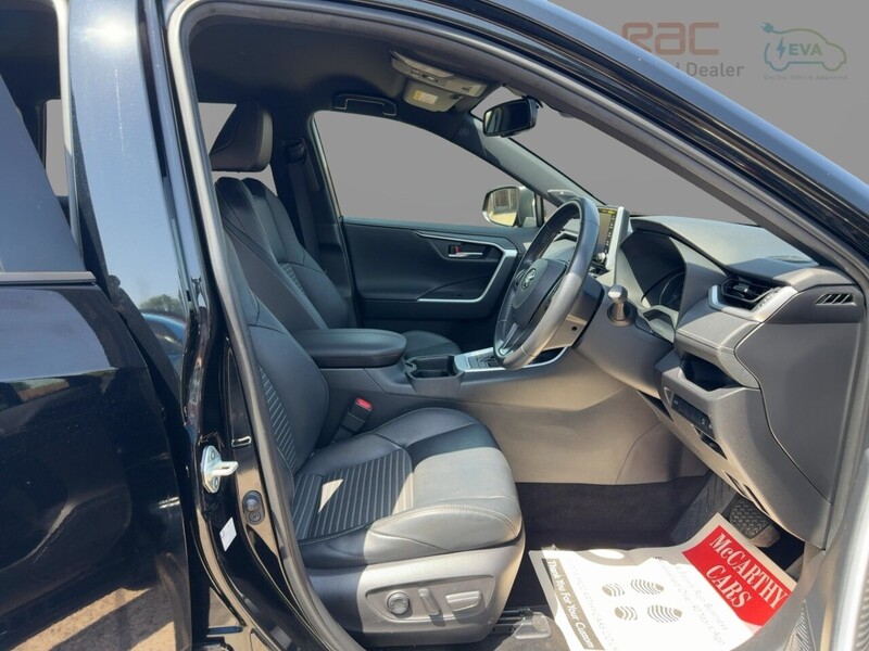 Toyota 2.5 VVT-H BLACK EDITION SUV 5DR PETROL HYBRID CVT AUTO HEATED SEATS SAT NAV BLUETOOTH DAB STEREO APPLE CARPLAY REAR CAMERA JUST 1 OWNER 62000 MILES SH 72-74 Mitcham Road