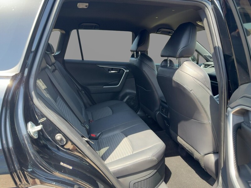 Toyota 2.5 VVT-H BLACK EDITION SUV 5DR PETROL HYBRID CVT AUTO HEATED SEATS SAT NAV BLUETOOTH DAB STEREO APPLE CARPLAY REAR CAMERA JUST 1 OWNER 62000 MILES SH 72-74 Mitcham Road