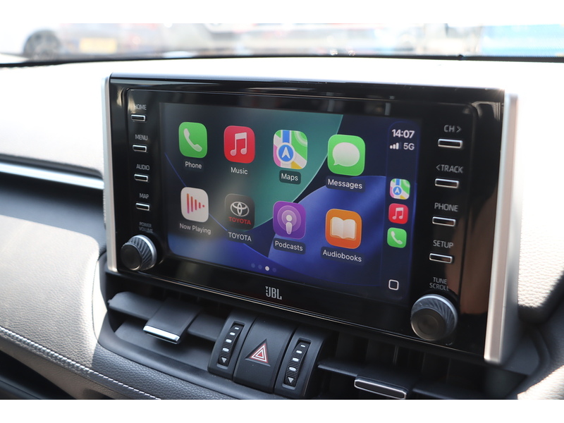 Toyota 2.5 VVT-H BLACK EDITION SUV 5DR PETROL HYBRID CVT AUTO HEATED SEATS SAT NAV BLUETOOTH DAB STEREO APPLE CARPLAY REAR CAMERA JUST 1 OWNER 62000 MILES SH 72-74 Mitcham Road