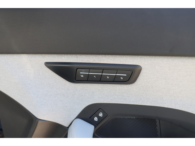 Jaguar 1.5 P300E 12.17KWH R-DYNAMIC HSE SUV 5DR PETROL PLUG-IN HYBRID AWD AUTO HEATED SEATS SATNAV BLUETOOTH APPLE CARPLAY REAR CAMERA 1 OWNER 52000 MILES SH 72-74 Mitcham Road