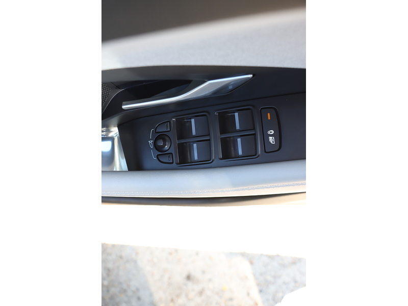 Jaguar 1.5 P300E 12.17KWH R-DYNAMIC HSE SUV 5DR PETROL PLUG-IN HYBRID AWD AUTO HEATED SEATS SATNAV BLUETOOTH APPLE CARPLAY REAR CAMERA 1 OWNER 52000 MILES SH 72-74 Mitcham Road