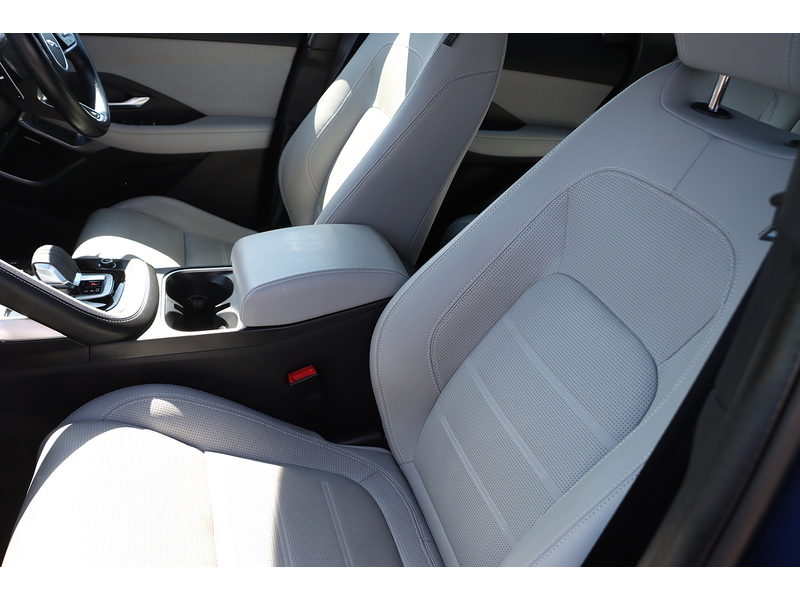 Jaguar 1.5 P300E 12.17KWH R-DYNAMIC HSE SUV 5DR PETROL PLUG-IN HYBRID AWD AUTO HEATED SEATS SATNAV BLUETOOTH APPLE CARPLAY REAR CAMERA 1 OWNER 52000 MILES SH 72-74 Mitcham Road