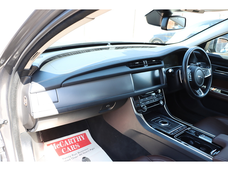 Jaguar 2.0I R-SPORT SALOON 4DR PETROL AUTO HEATED SEATS SAT NAV BLUETOOTH DAB STEREO PARKING AIDS SAME OWNER FOR 3 YEARS ONLY 45000 MILES FSH 6 SERVICES 72-74 Mitcham Road