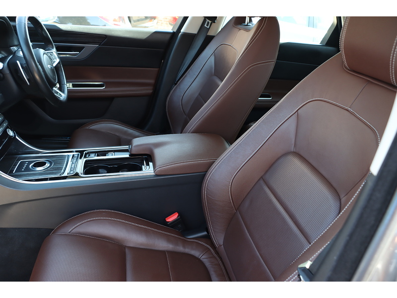 Jaguar 2.0I R-SPORT SALOON 4DR PETROL AUTO HEATED SEATS SAT NAV BLUETOOTH DAB STEREO PARKING AIDS SAME OWNER FOR 3 YEARS ONLY 45000 MILES FSH 6 SERVICES 72-74 Mitcham Road
