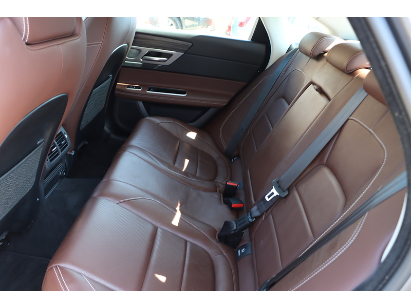 Jaguar 2.0I R-SPORT SALOON 4DR PETROL AUTO HEATED SEATS SAT NAV BLUETOOTH DAB STEREO PARKING AIDS SAME OWNER FOR 3 YEARS ONLY 45000 MILES FSH 6 SERVICES 72-74 Mitcham Road