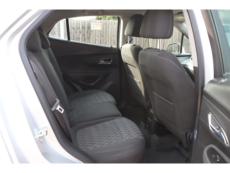 Vauxhall 1.6 EXCLUSIV SUV 5DR PETROL 2WD MANUAL BLUETOOTH DAB STEREO AIRCON PARKING AIDS SAME OWNER FOR 4 YEARS ONLY 99000 MILES FSH 10 SERVICES NO ULEZ CHARGE 72-74 Mitcham Road