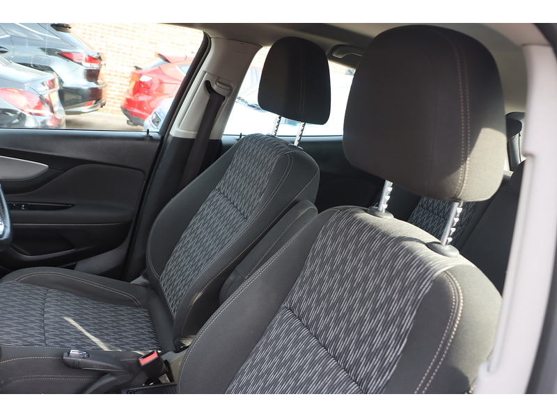 Vauxhall 1.6 EXCLUSIV SUV 5DR PETROL 2WD MANUAL BLUETOOTH DAB STEREO AIRCON PARKING AIDS SAME OWNER FOR 4 YEARS ONLY 99000 MILES FSH 10 SERVICES NO ULEZ CHARGE 72-74 Mitcham Road