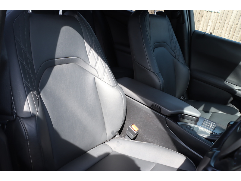 Lexus 250H 2.0 F SPORT DESIGN SUV 5DR PETROL HYBRID E-CVT AUTO HEATED SEATS SAT NAV BLUETOOTH APPLE CARPLAY REAR CAMERA PARKING AIDS 1 OWNER 48000 MILES FSH 72-74 Mitcham Road