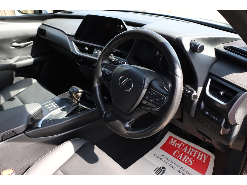 Lexus 250H 2.0 F SPORT DESIGN SUV 5DR PETROL HYBRID E-CVT AUTO HEATED SEATS SAT NAV BLUETOOTH APPLE CARPLAY REAR CAMERA PARKING AIDS 1 OWNER 48000 MILES FSH 72-74 Mitcham Road