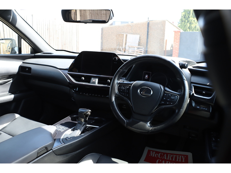 Lexus 250H 2.0 F SPORT DESIGN SUV 5DR PETROL HYBRID E-CVT AUTO HEATED SEATS SAT NAV BLUETOOTH APPLE CARPLAY REAR CAMERA PARKING AIDS 1 OWNER 48000 MILES FSH 72-74 Mitcham Road