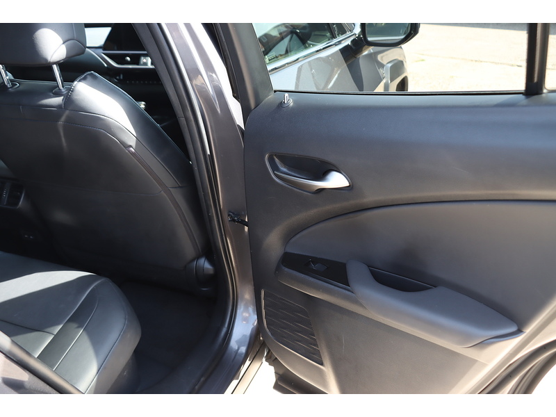 Lexus 250H 2.0 F SPORT DESIGN SUV 5DR PETROL HYBRID E-CVT AUTO HEATED SEATS SAT NAV BLUETOOTH APPLE CARPLAY REAR CAMERA PARKING AIDS 1 OWNER 48000 MILES FSH 72-74 Mitcham Road