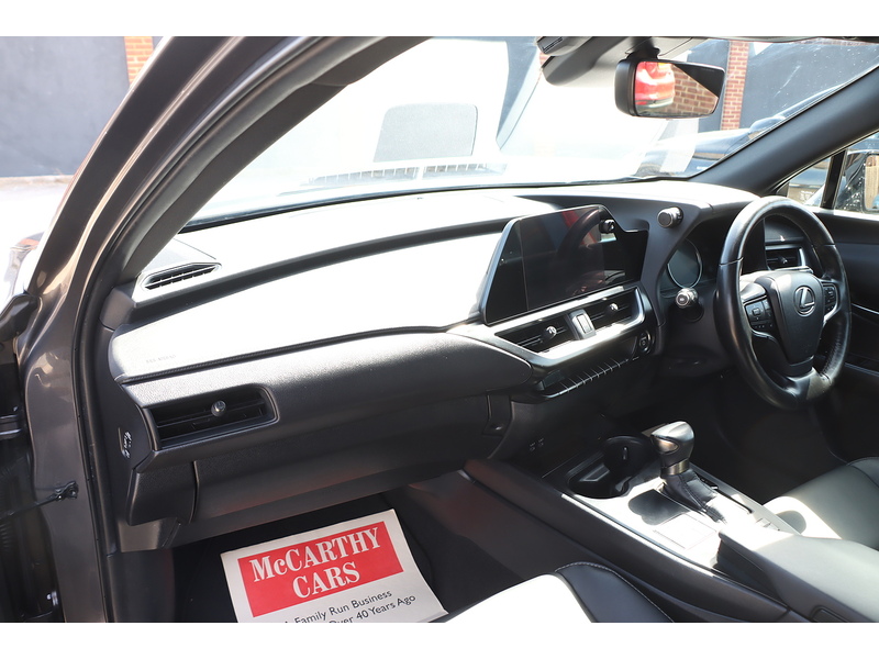 Lexus 250H 2.0 F SPORT DESIGN SUV 5DR PETROL HYBRID E-CVT AUTO HEATED SEATS SAT NAV BLUETOOTH APPLE CARPLAY REAR CAMERA PARKING AIDS 1 OWNER 48000 MILES FSH 72-74 Mitcham Road